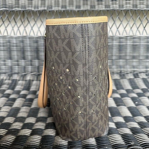 Michael Kors Jet Set Violet Small Carryall Tote Wallet Logo Perforated Leather - Picture 11 of 16